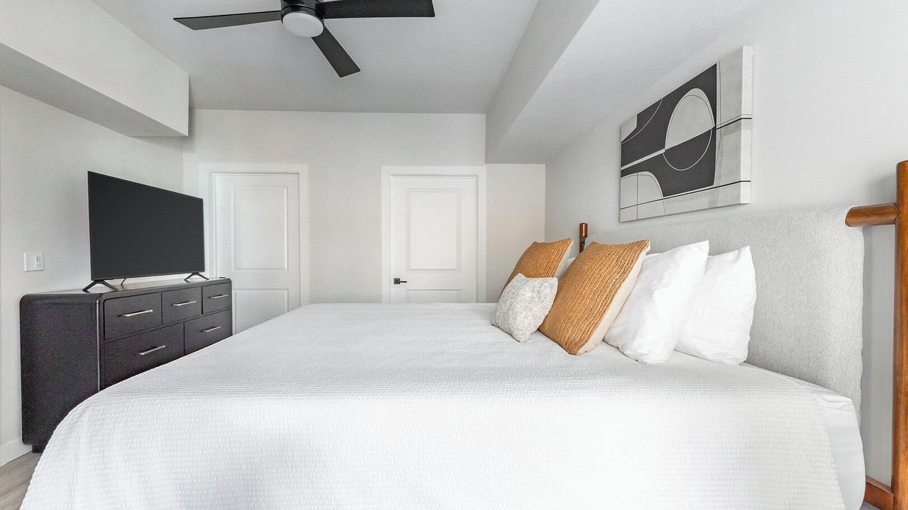 Photo of Bedroom in People's Freeway