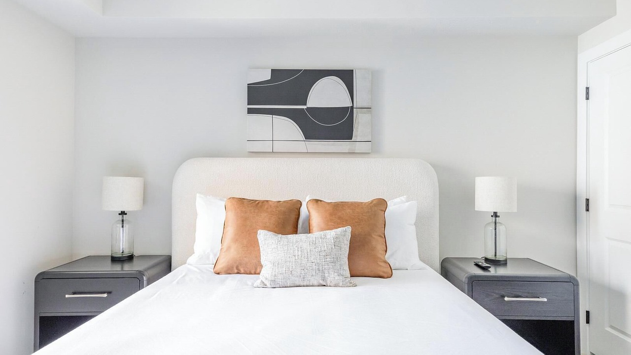 Photo of Bedroom in People's Freeway