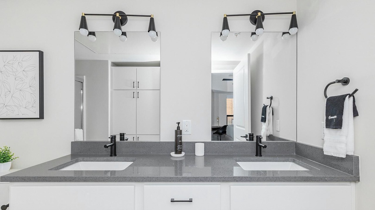 Photo of Bathroom in People's Freeway