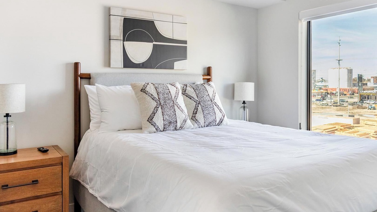 Photo of Bedroom in People's Freeway
