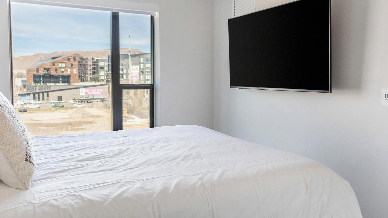 Photo of Bedroom in People's Freeway