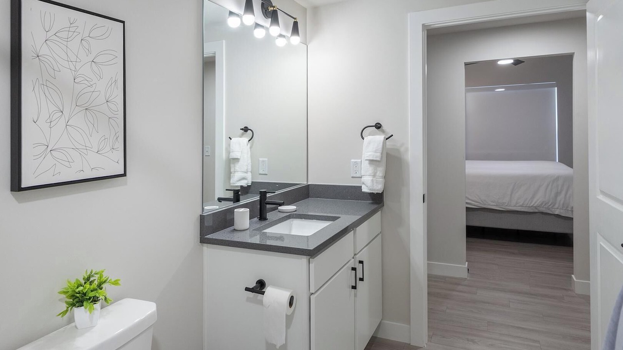 Photo of Bathroom in People's Freeway