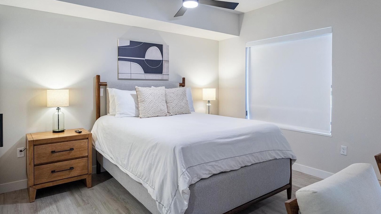 Photo of Bedroom in People's Freeway