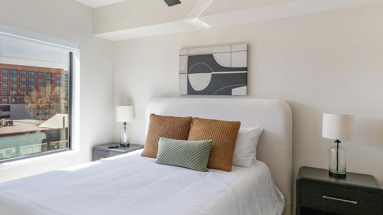 Photo of Bedroom in People's Freeway