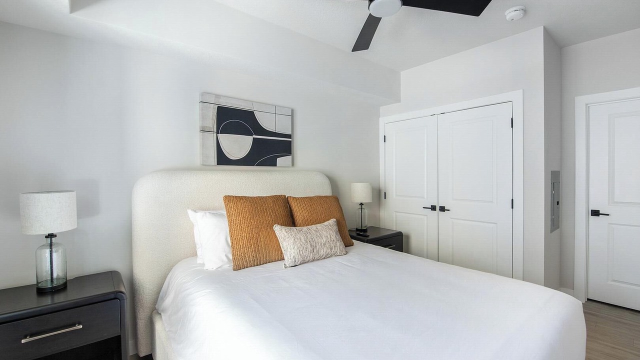 Photo of Bedroom in People's Freeway