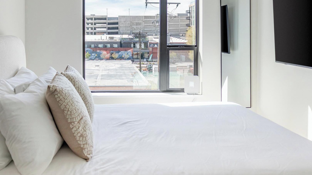 Photo of Bedroom in People's Freeway