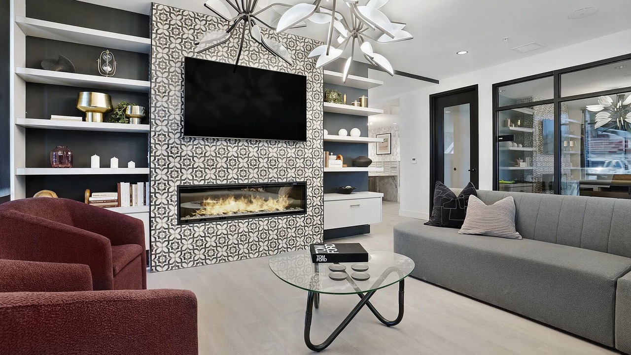 Photo of Livingroom in People's Freeway
