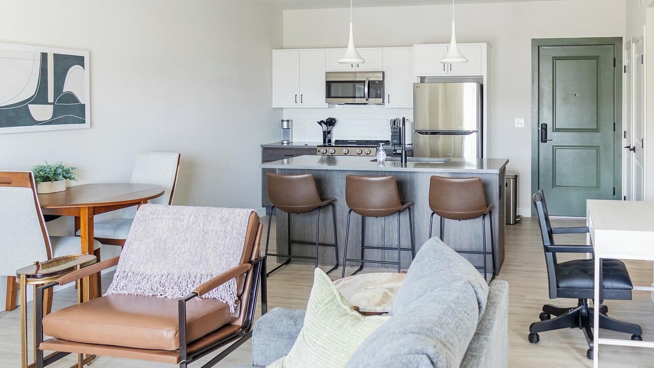 Photo of Livingroom in People's Freeway