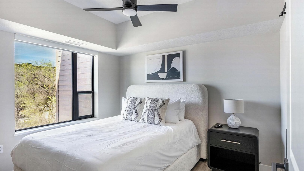 Photo of Bedroom in People's Freeway