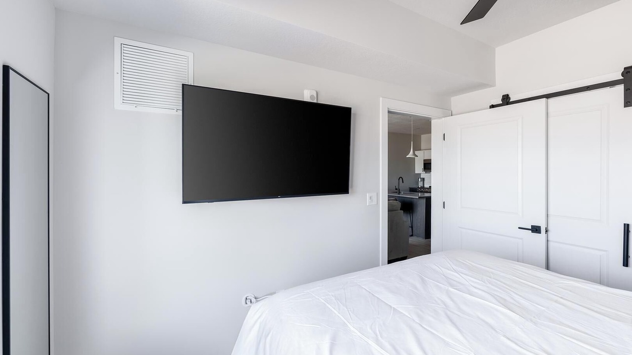 Photo of Bedroom in People's Freeway
