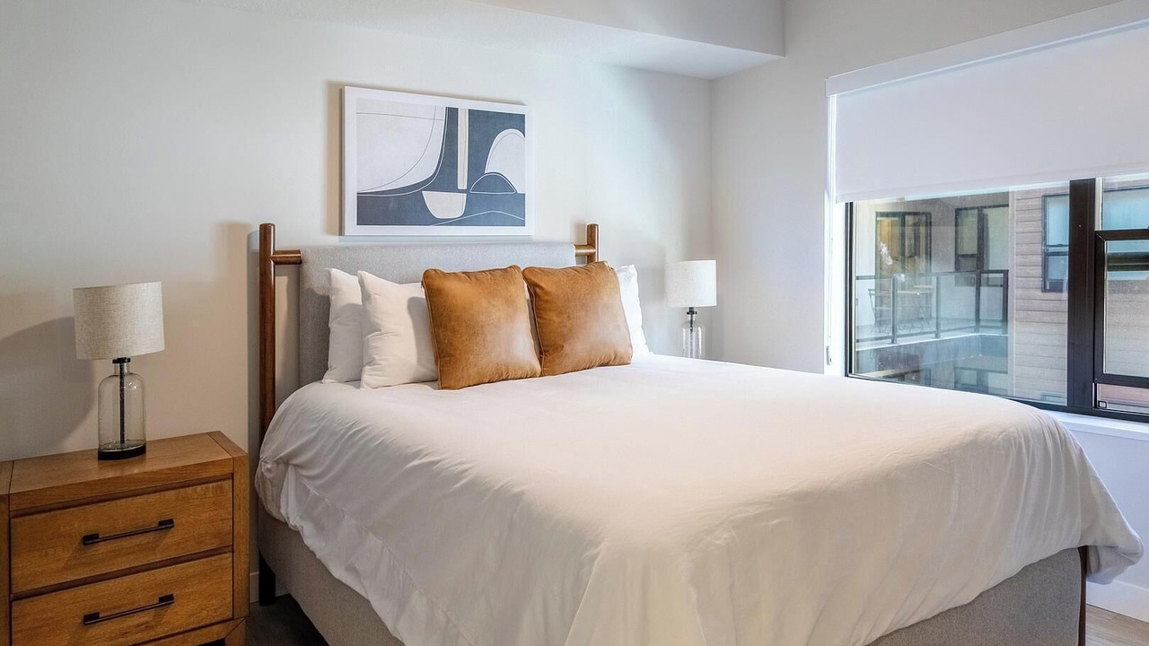 Photo of Bedroom in People's Freeway