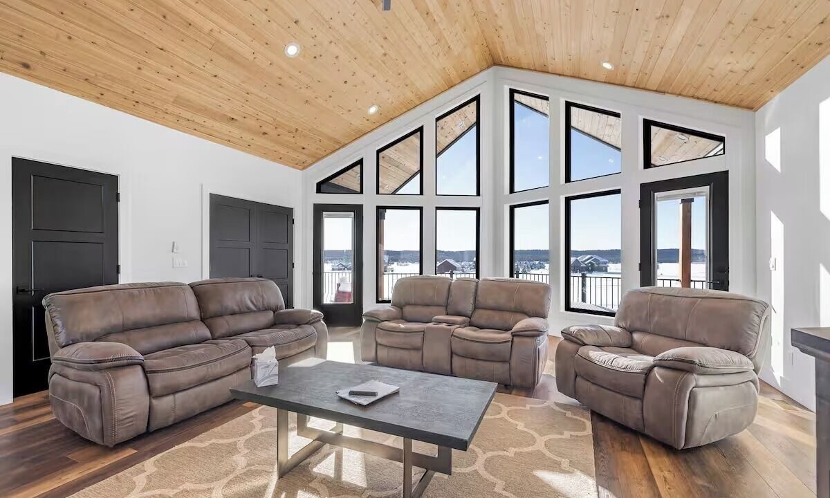 Photo of Livingroom in Island Park