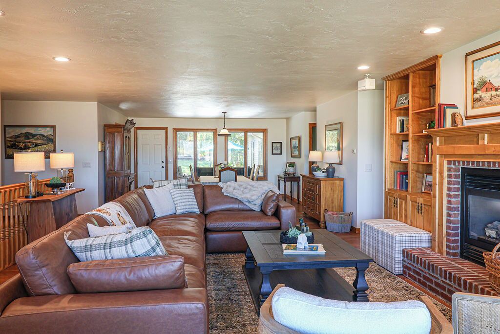Photo of Livingroom in Ririe