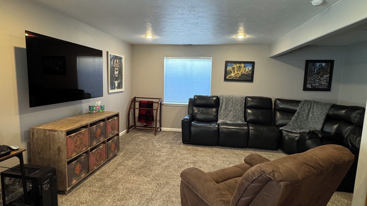 Photo of Livingroom in Ammon