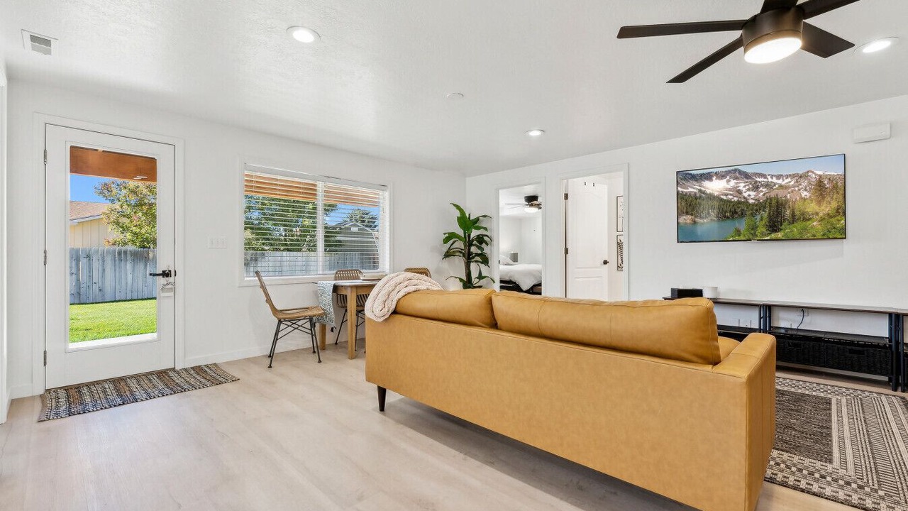 Photo of Livingroom in Logan