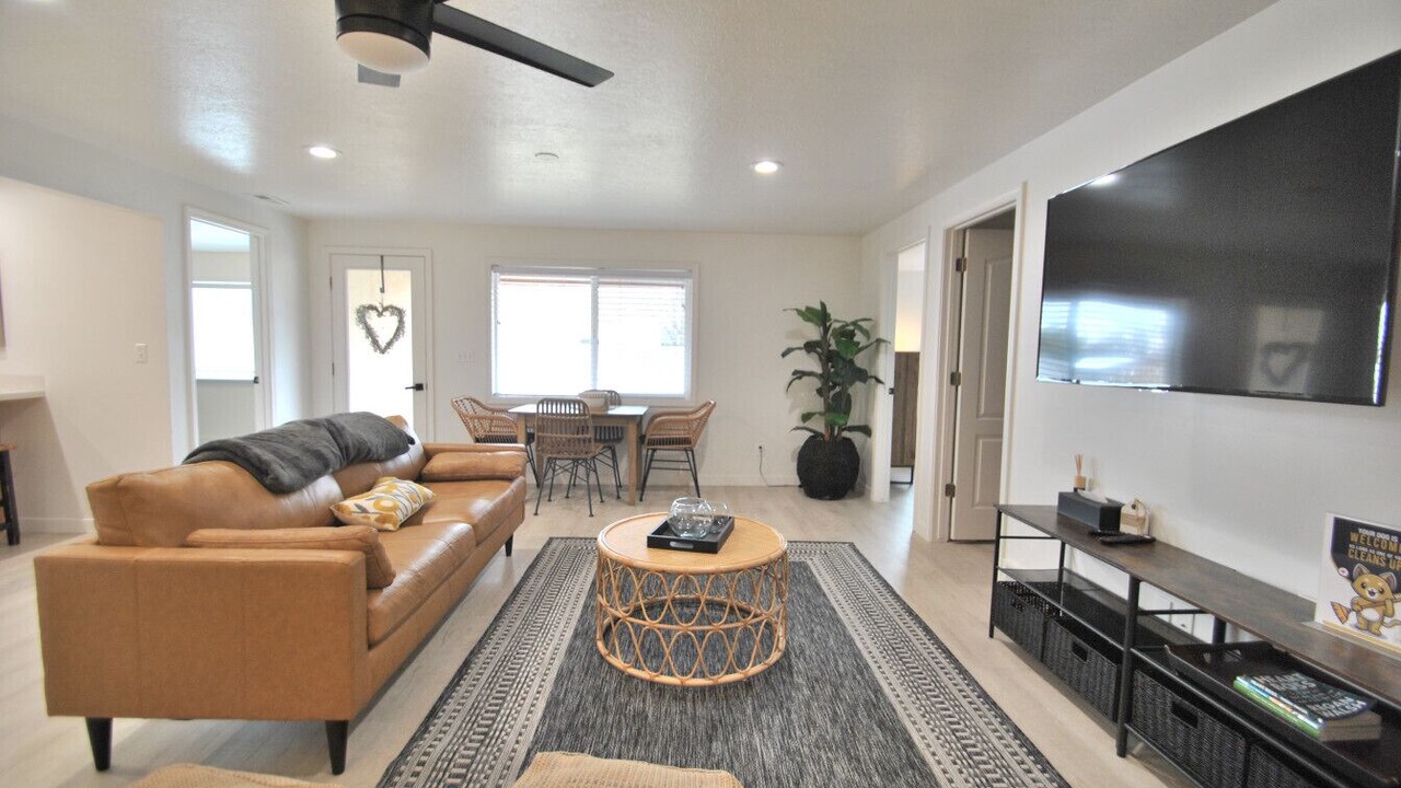 Photo of Livingroom in Logan