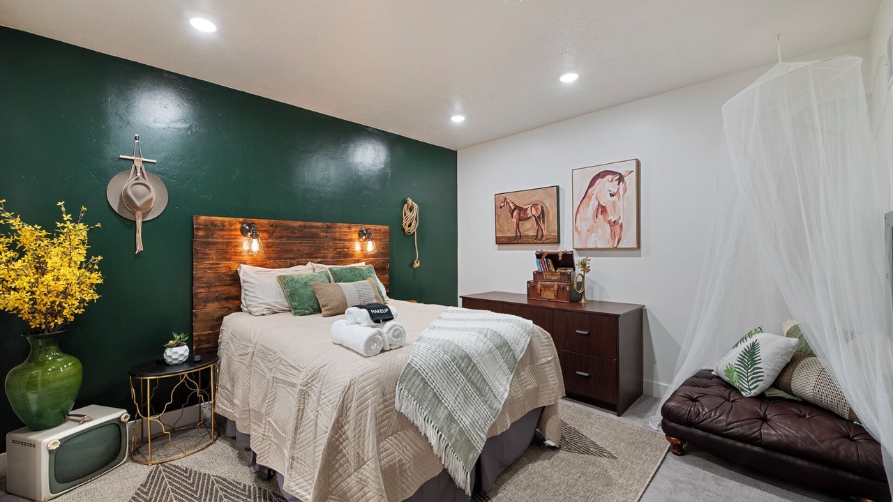 Photo of Bedroom in People's Freeway