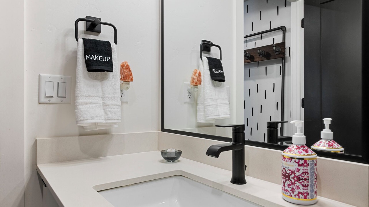 Photo of Bathroom in People's Freeway
