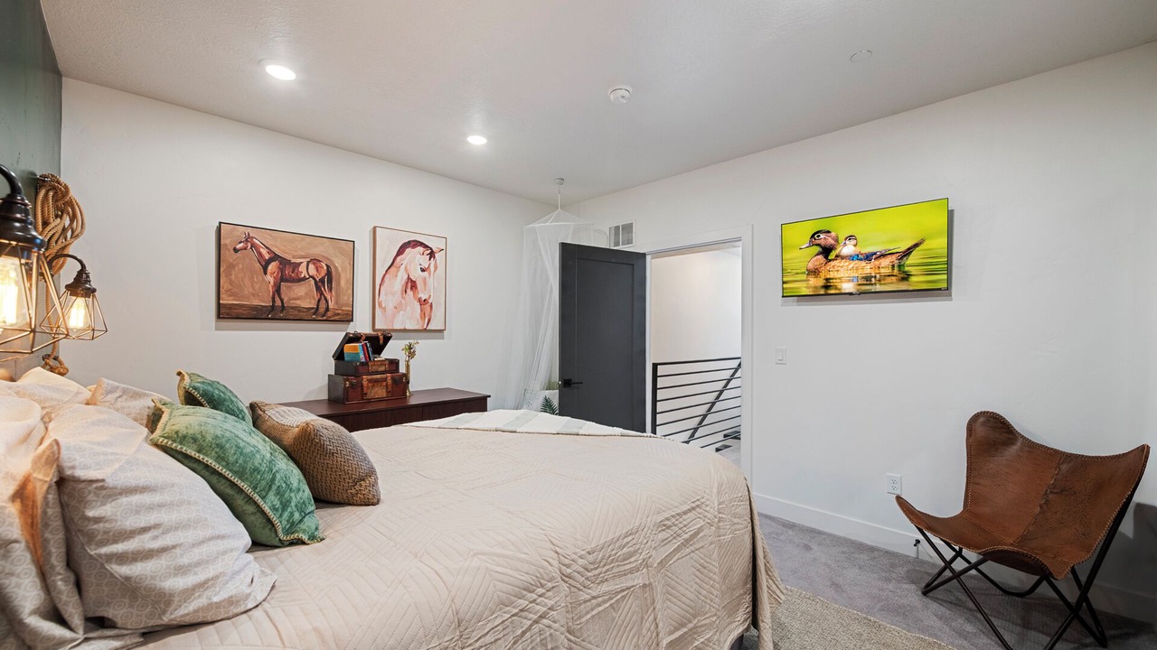 Photo of Bedroom in People's Freeway