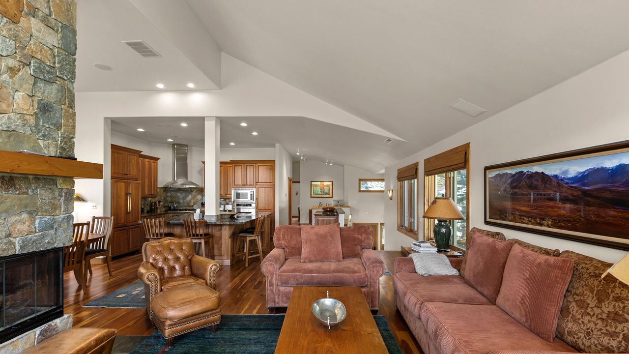 Photo of Livingroom in Elkhorn Village