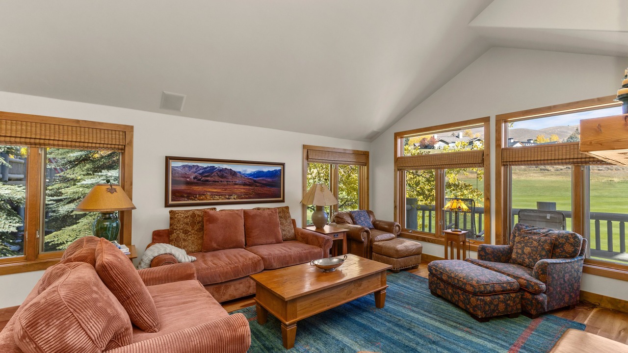 Photo of Livingroom in Elkhorn Village