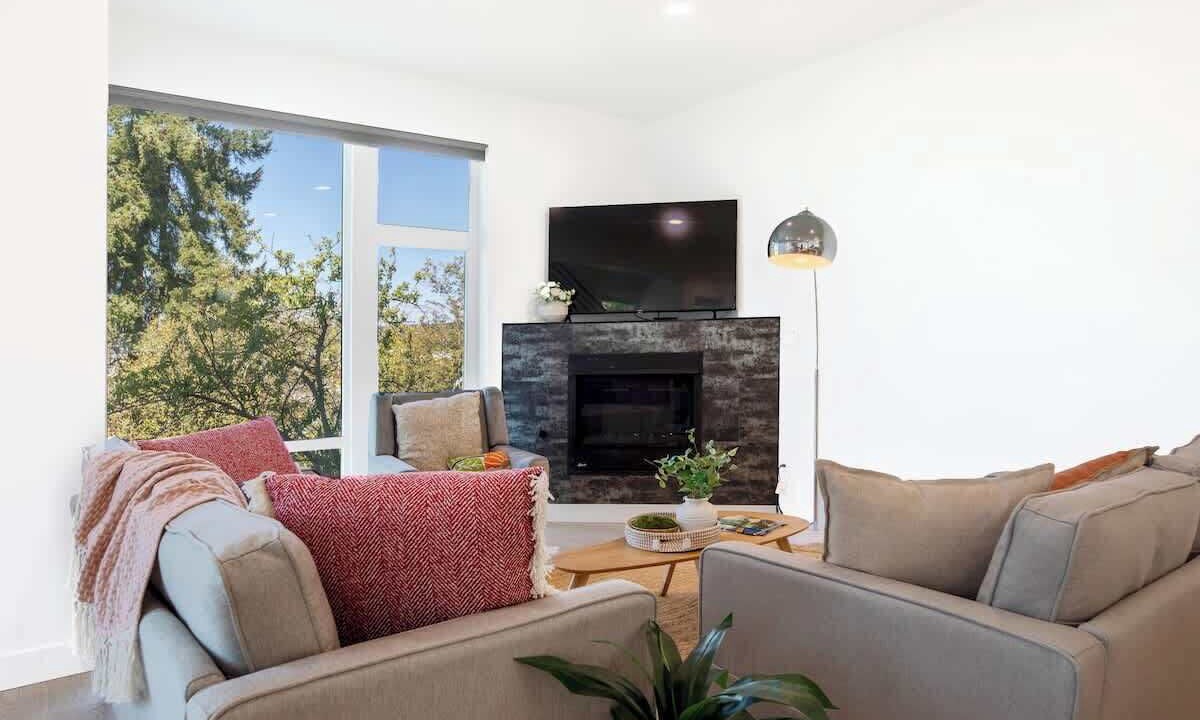 Photo of Livingroom in North Queen Anne