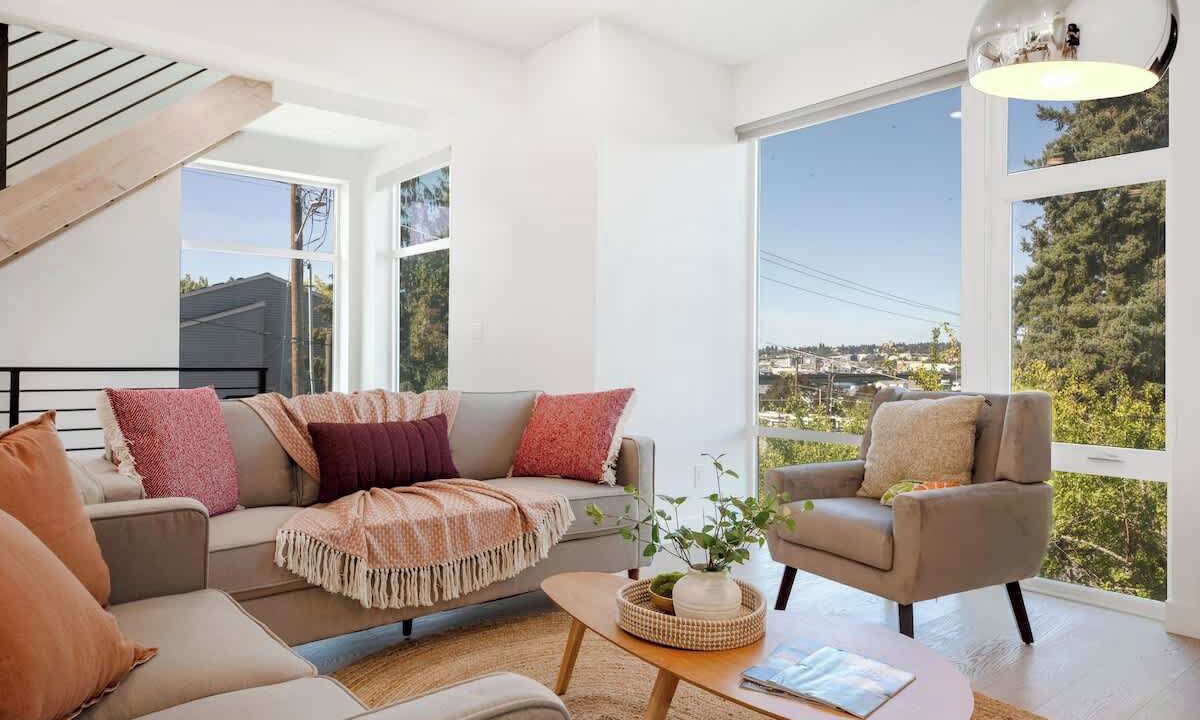 Photo of Livingroom in North Queen Anne