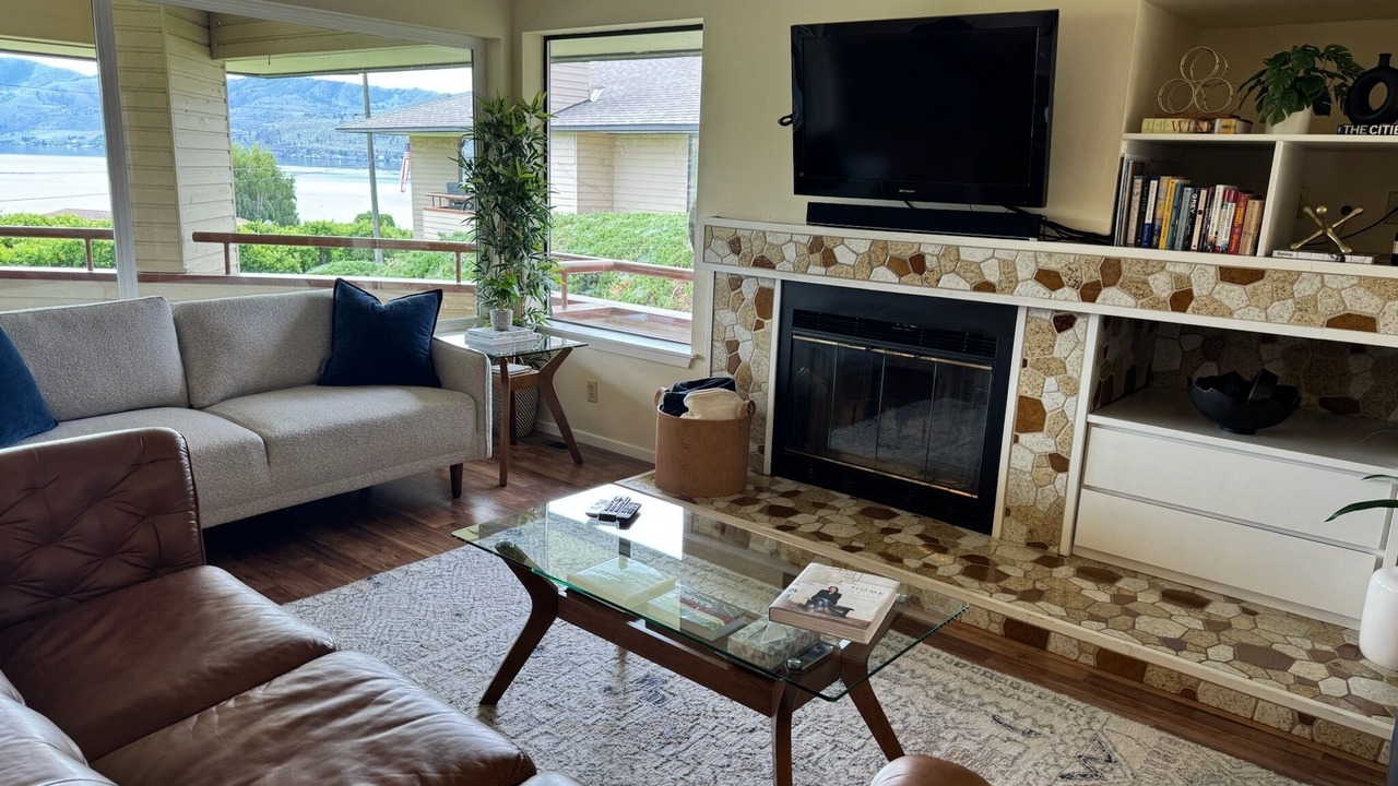 Photo of Livingroom in Wapato Point