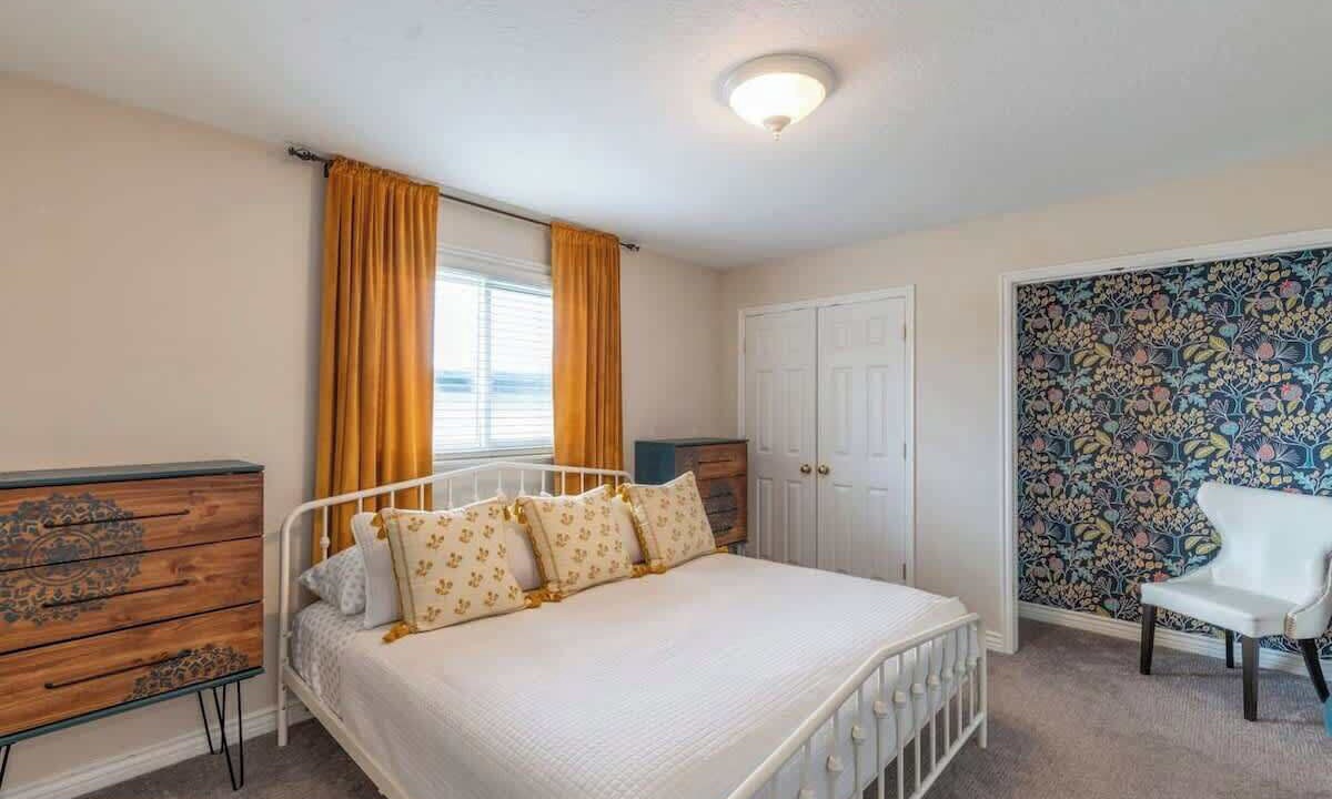 Photo of Bedroom in Lakeview