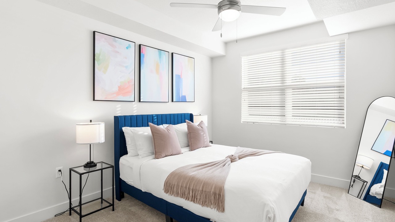 Photo of Bedroom in People's Freeway
