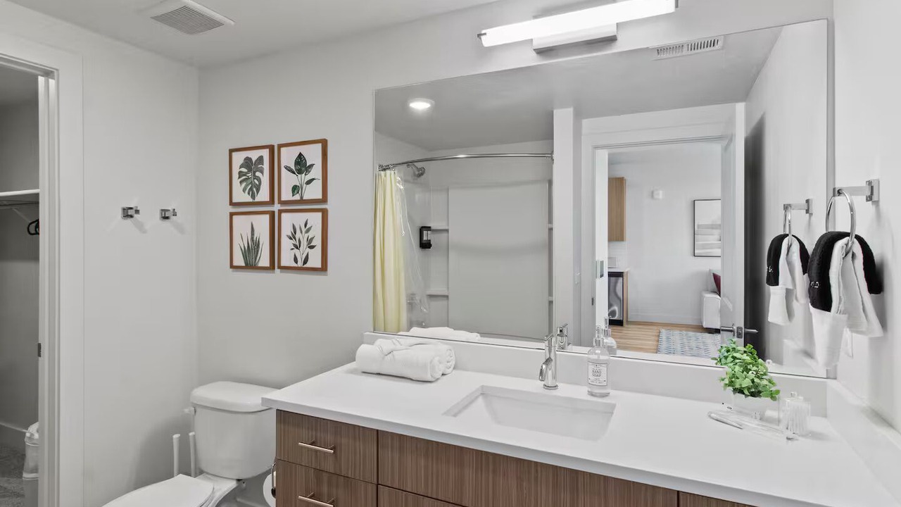 Photo of Bathroom in People's Freeway