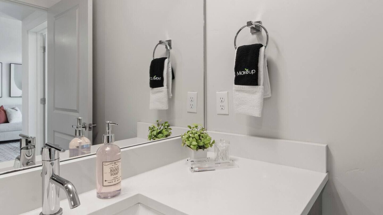 Photo of Bathroom in People's Freeway