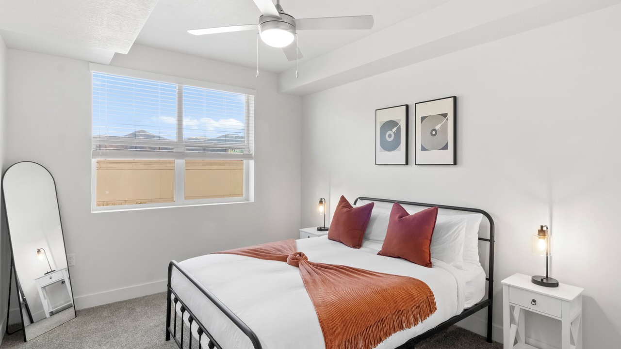 Photo of Bedroom in People's Freeway
