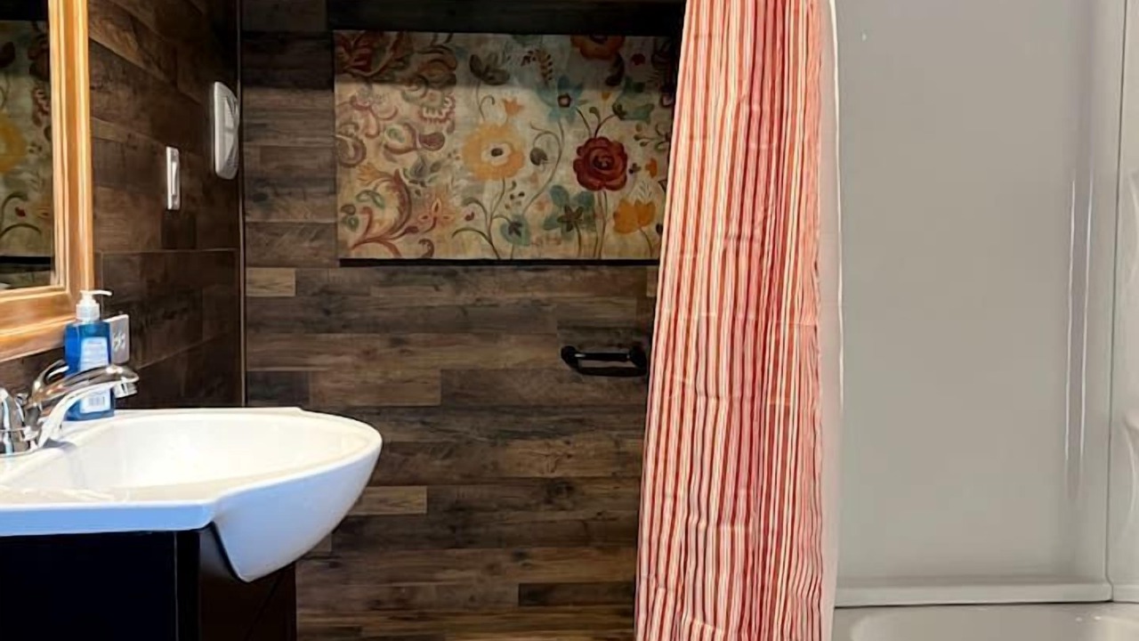 Photo of Bathroom in Palisades
