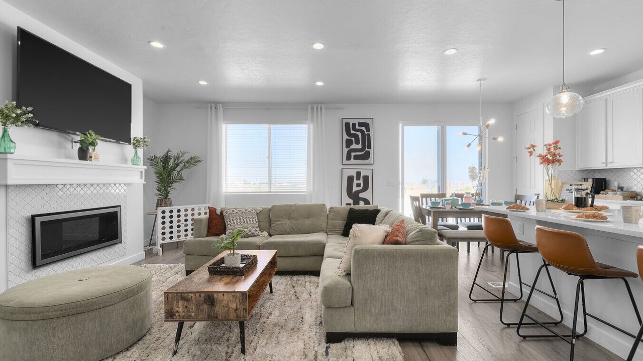 Photo of Livingroom in Lake Point