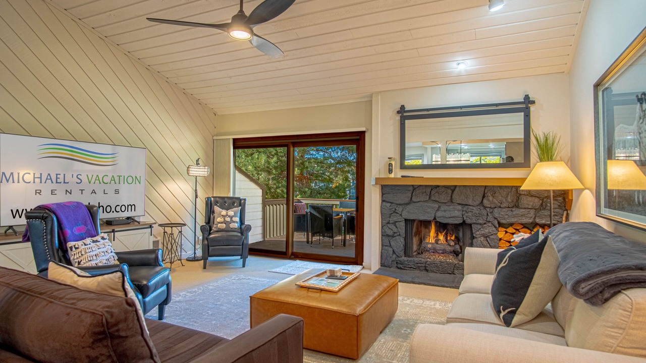 Photo of Livingroom in Elkhorn Village