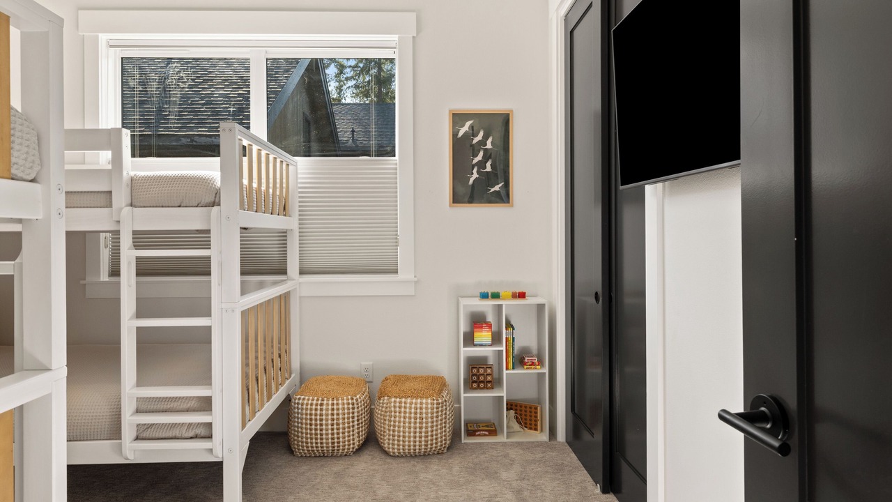 Photo of Bedroom in Roslyn