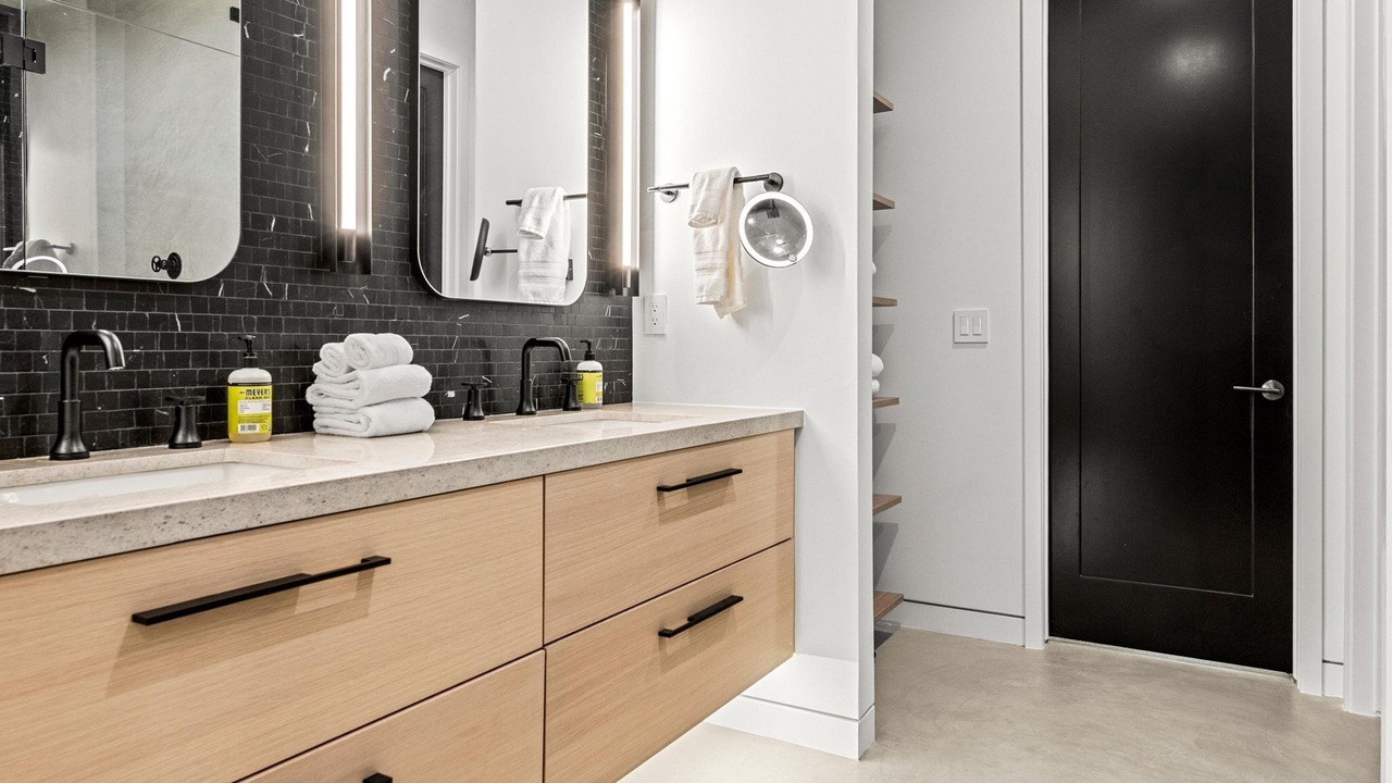 Photo of Bathroom in Garden City