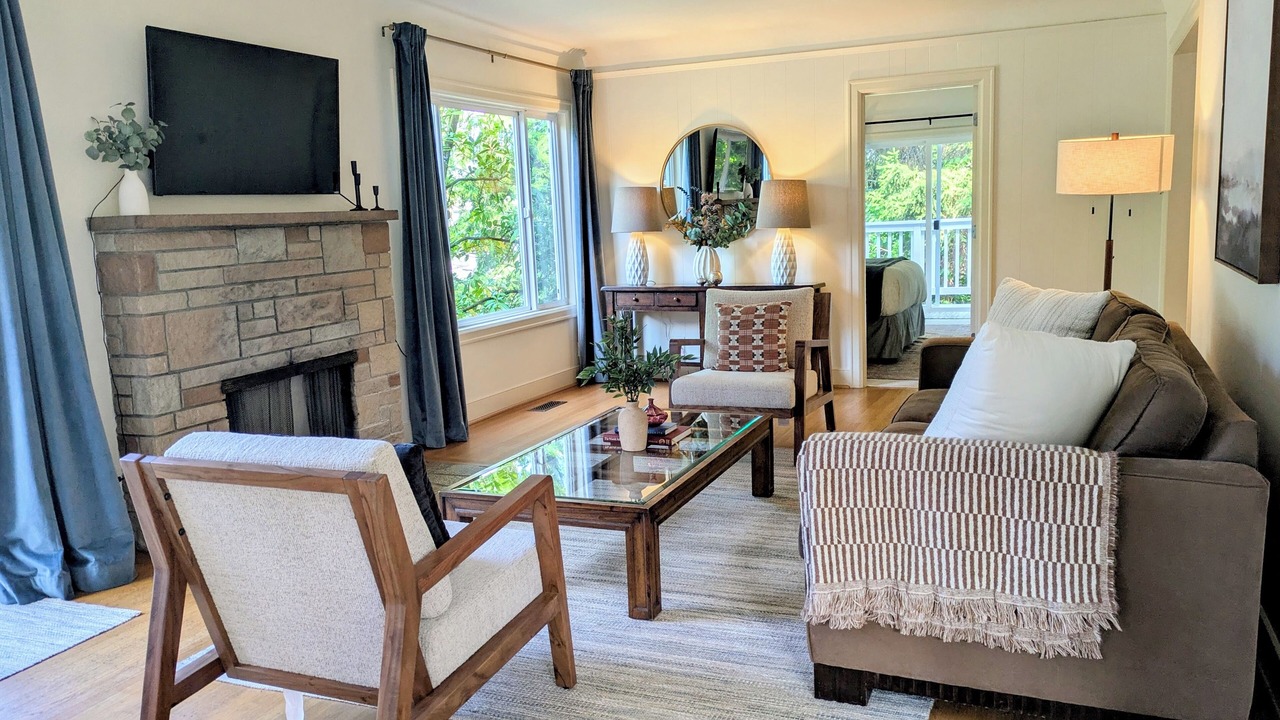 Photo of Livingroom in East Queen Anne