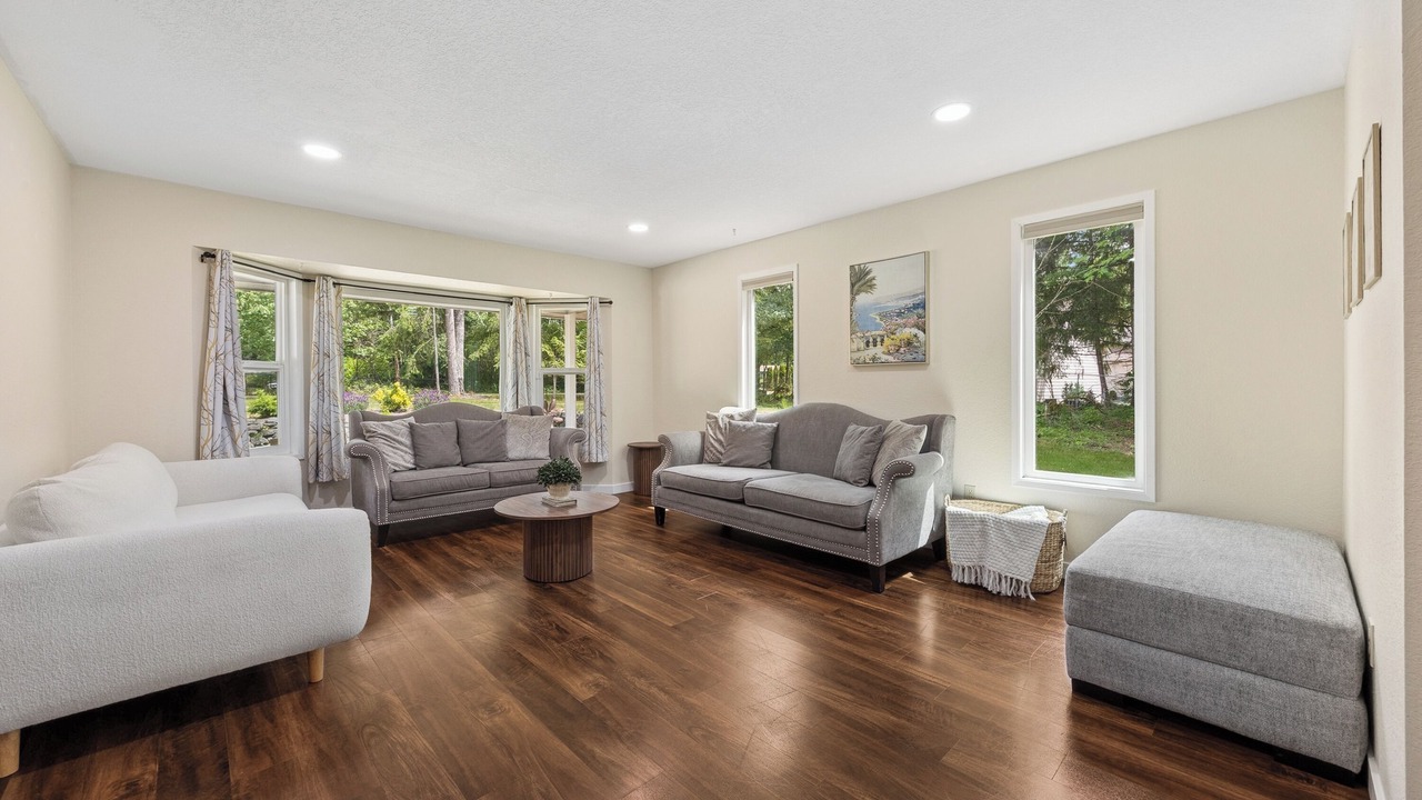 Photo of Livingroom in Lake Morton-Berrydale