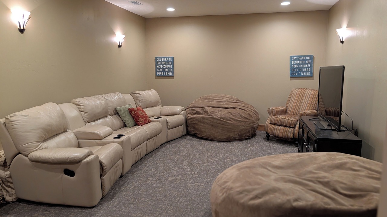 Photo of Livingroom in Ririe