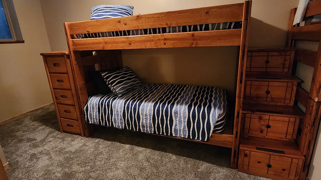 Photo of Bedroom in Loon Lake
