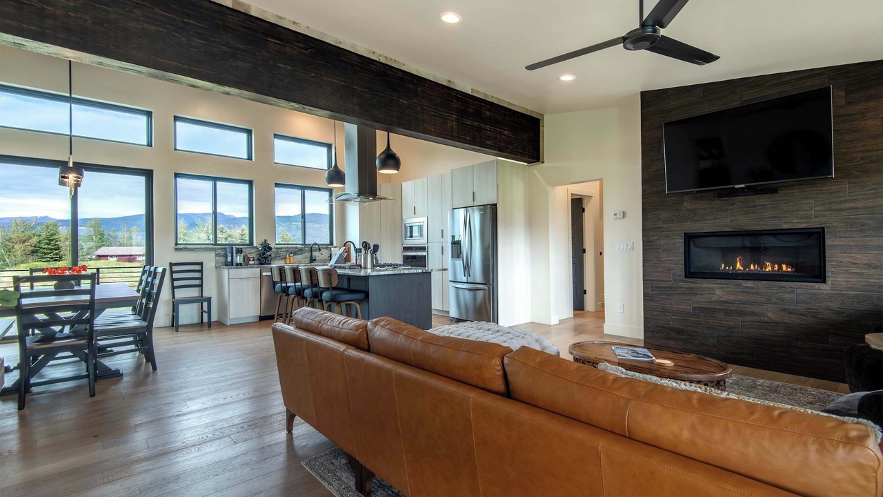 Photo of Livingroom in Victor