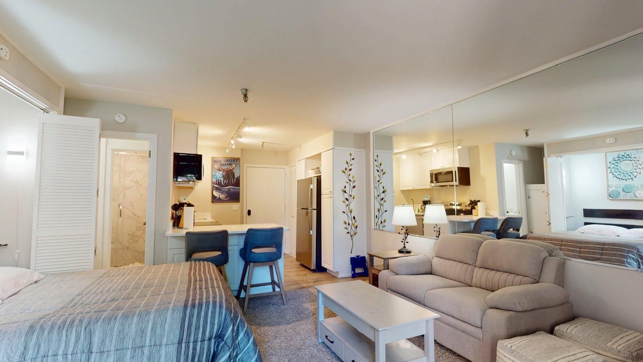 Photo of Livingroom in Elkhorn Village