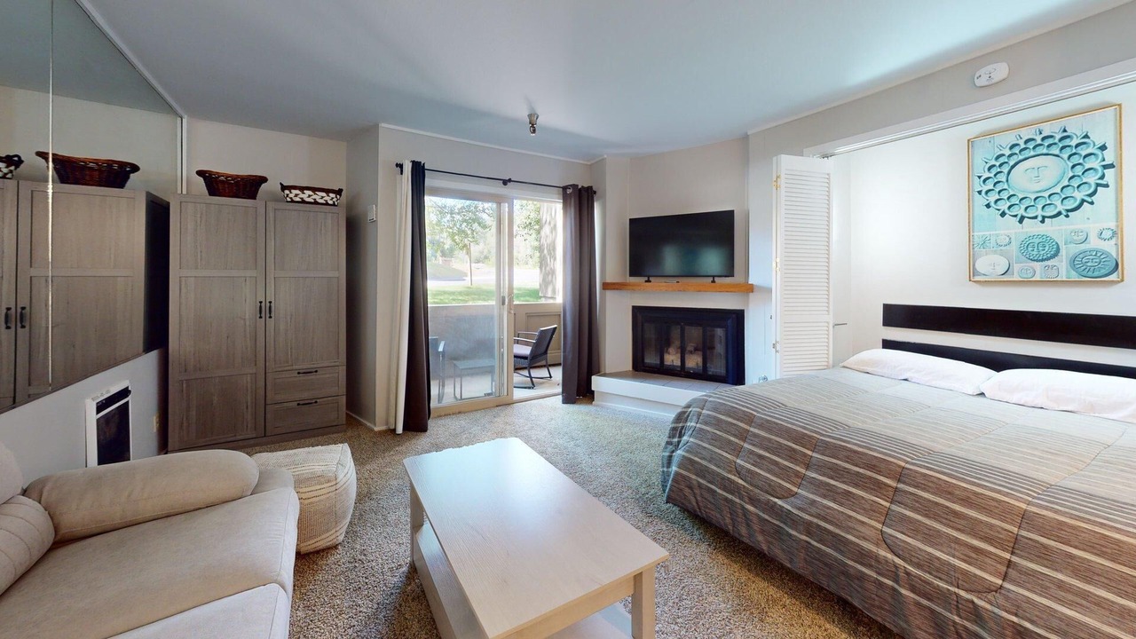 Photo of Livingroom in Elkhorn Village