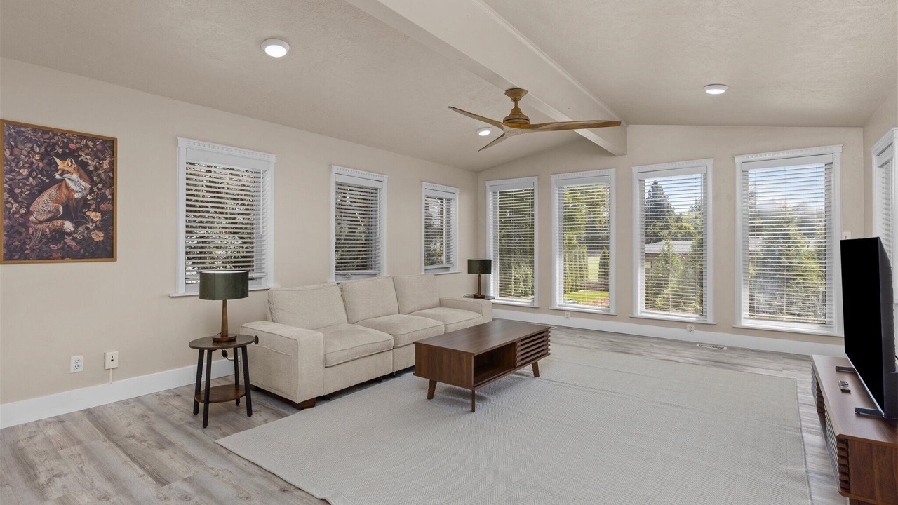 Photo of Livingroom in Eagle
