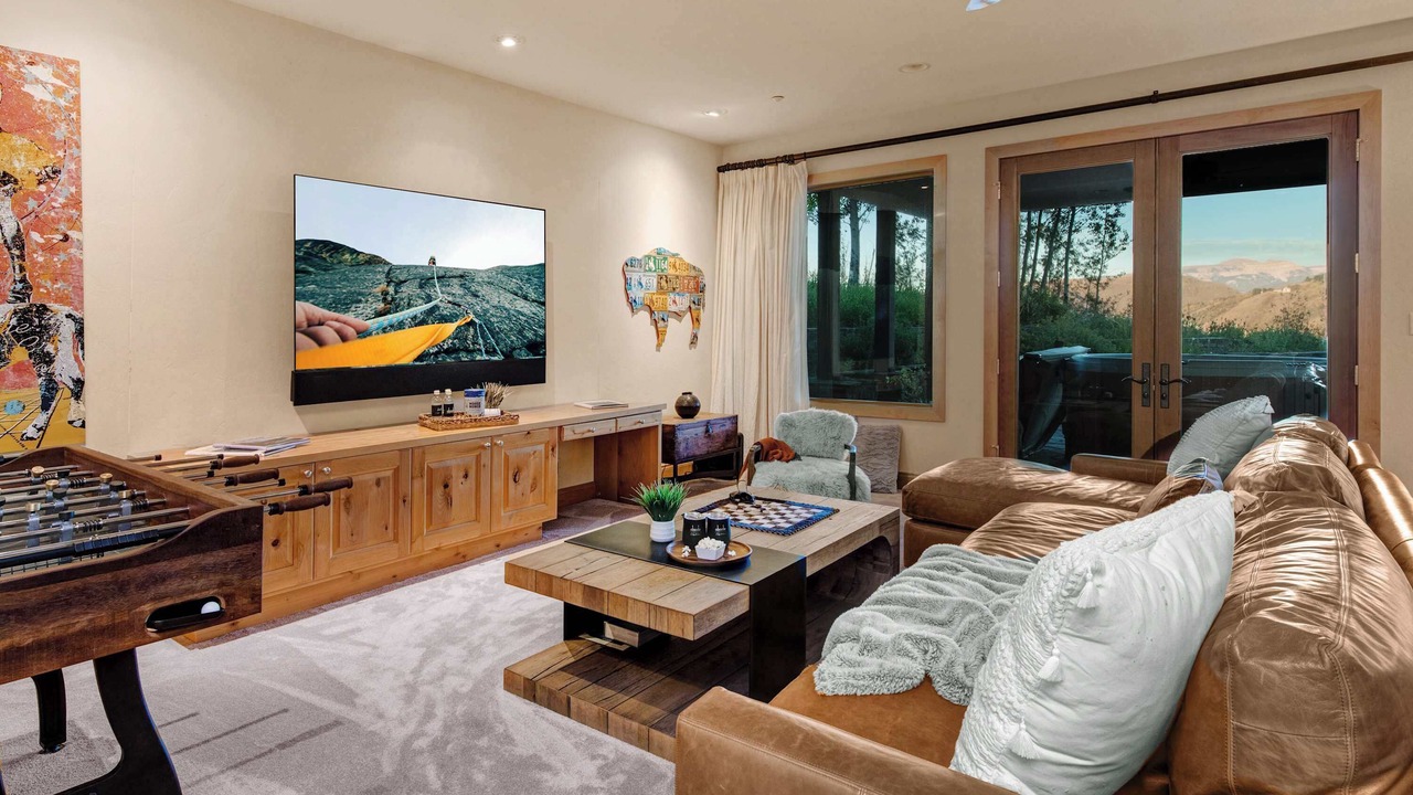 Photo of Livingroom in North Gros Ventre