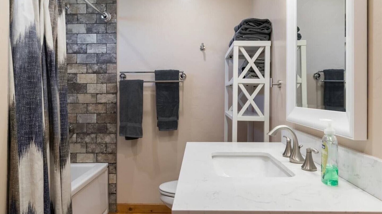 Photo of Bathroom in Leigh Creek Estates