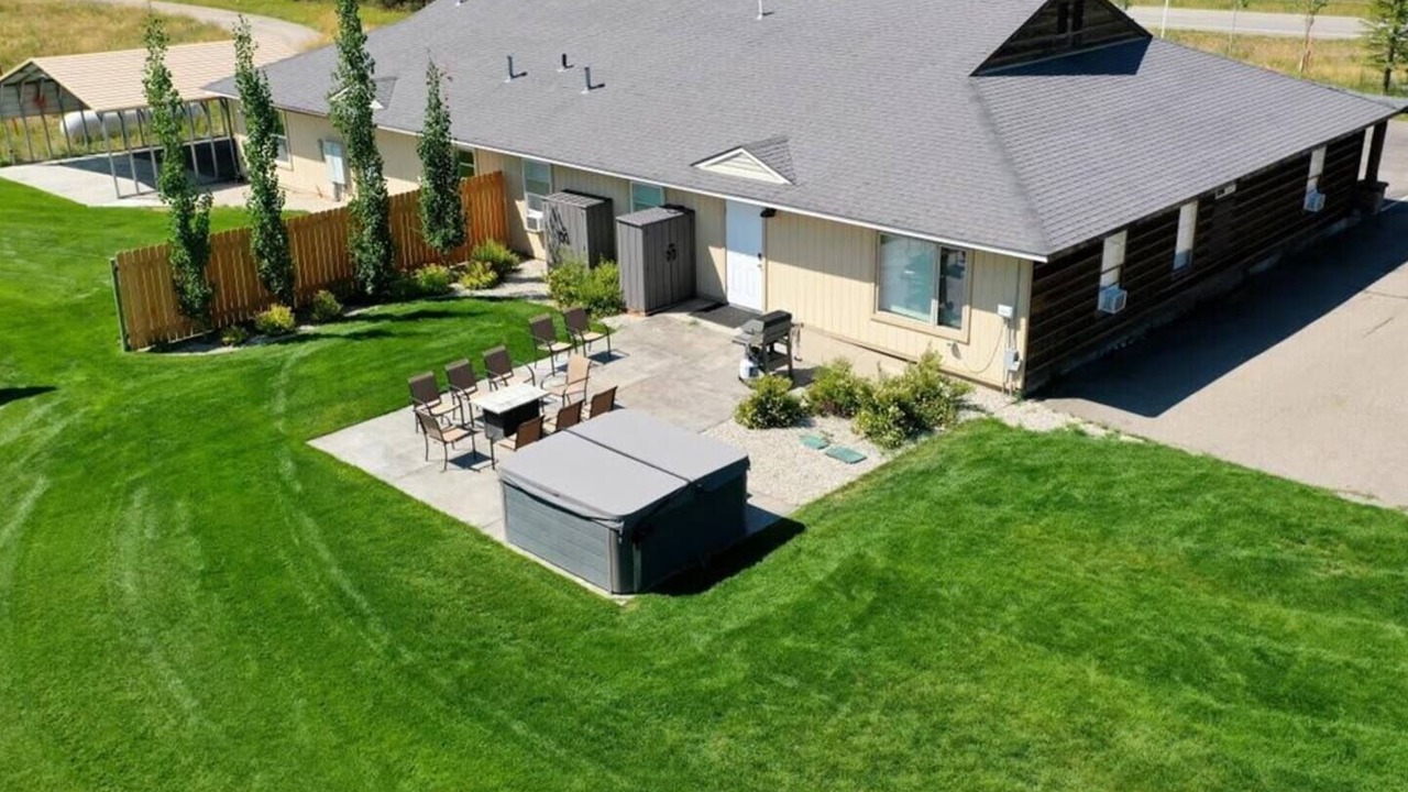 Photo of Outdoor in Leigh Creek Estates