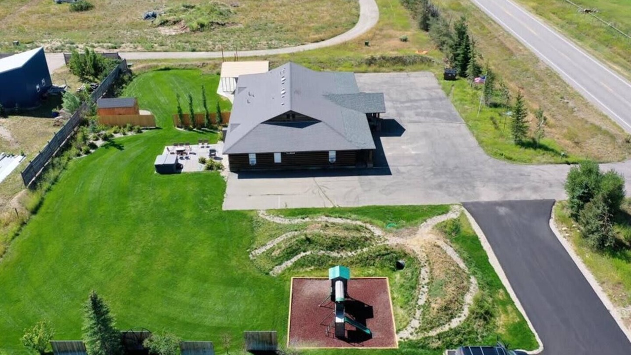 Photo of Outdoor in Leigh Creek Estates